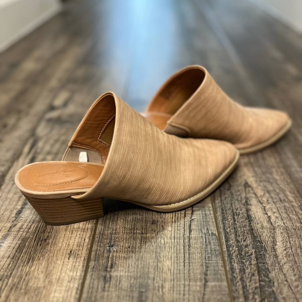 Universal Thread Tan Mules